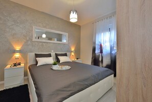 In-room safe, desk, laptop workspace, soundproofing - Luxury Apartments Marija (Sukosan)