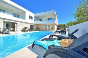 Outdoor pool - Luxury Apartments Marija (Sukosan)