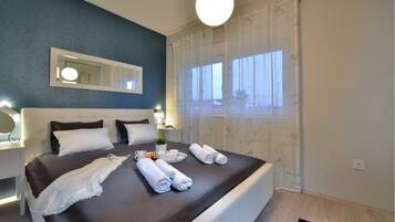 Zimmersafe, Schreibtisch, laptopgeeigneter Arbeitsplatz