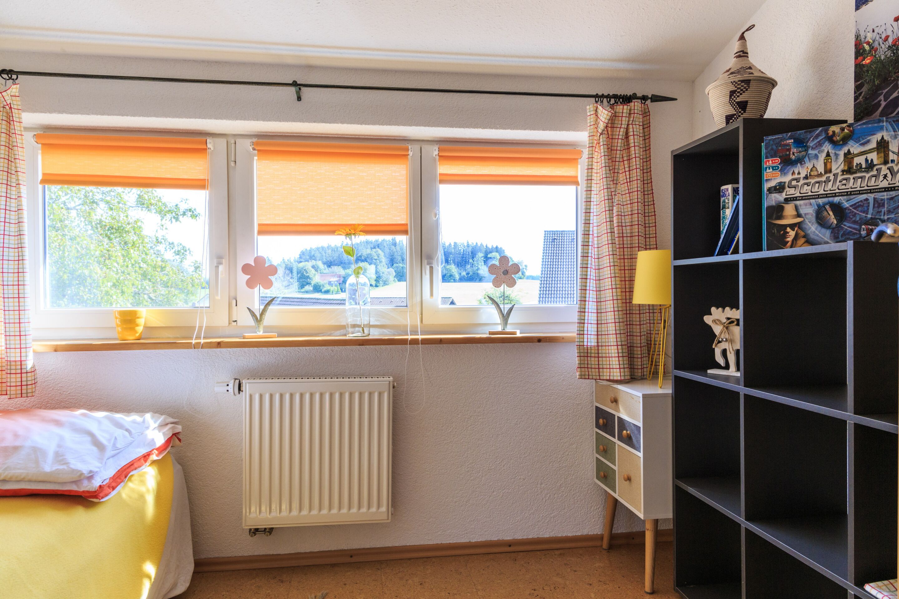 2 bedrooms, iron/ironing board, travel crib, WiFi (free)
