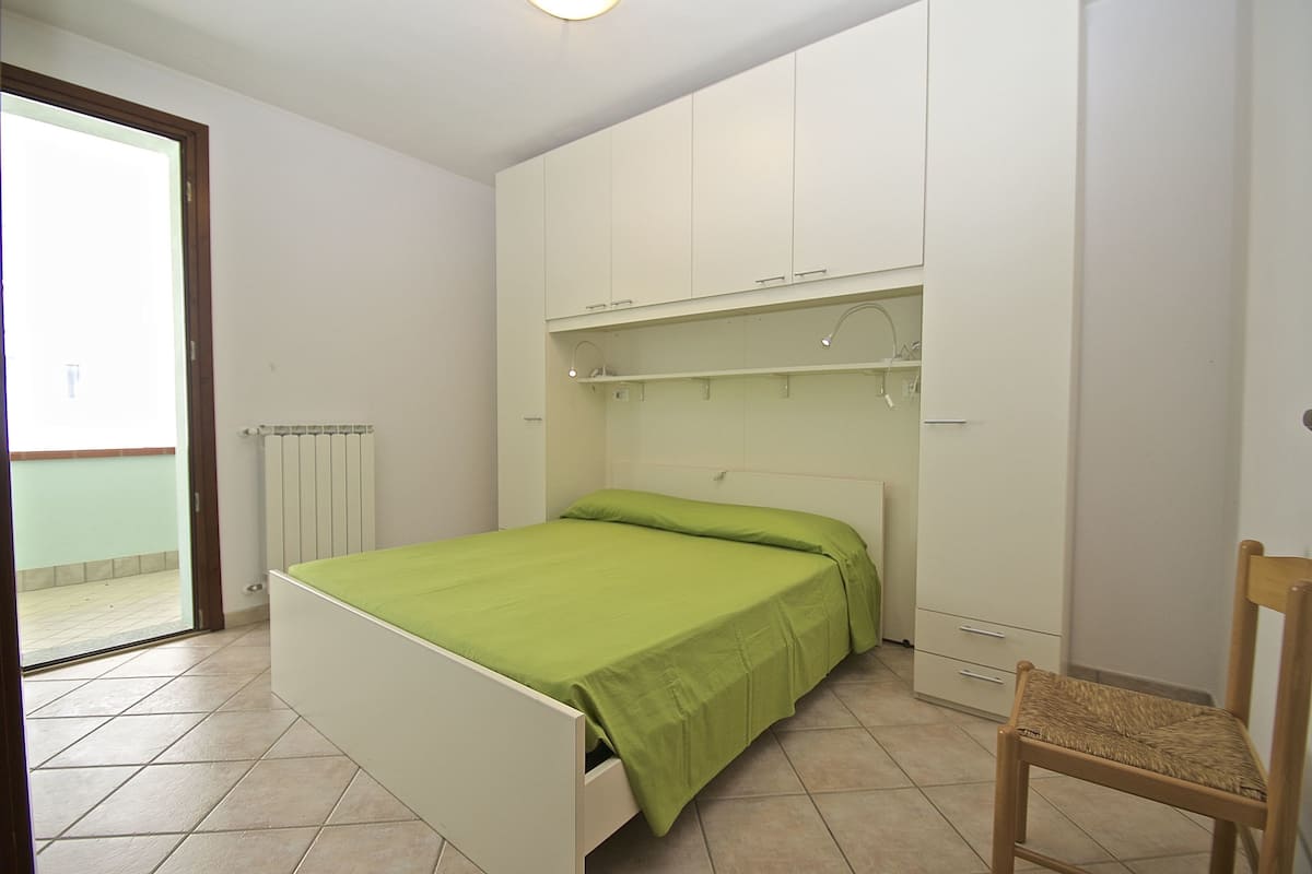 Apartment, 2 Schlafzimmer, eingeschränkter Meerblick | Bügeleisen/Bügelbrett, WLAN