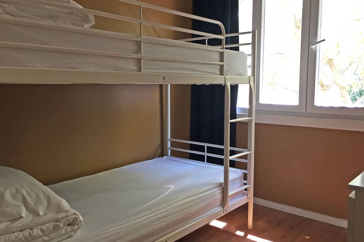Twin kamer, gedeelde badkamer | Gratis wifi, beddengoed