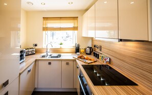 Apartment, 1 Bedroom, Kitchen | Private kitchen - Stunning Reading Apartment (Reading)