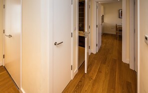 Hallway - Stunning Reading Apartment (Reading)