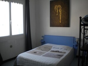 Individuell dekoriert, individuell eingerichtet, Schreibtisch