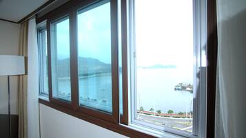 Deluxe Double Room, Ocean View | Soundproofing, free WiFi, wheelchair access