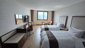 Standard Twin Room | Soundproofing, free WiFi, wheelchair access