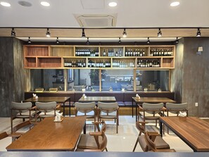 Se ofrece un desayuno bufé todos los días (por un coste adicional)