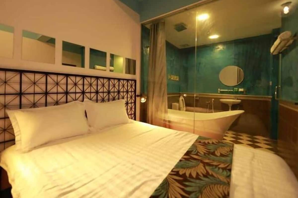 Superior Double Room, 1 King Bed, Non Smoking | Free WiFi