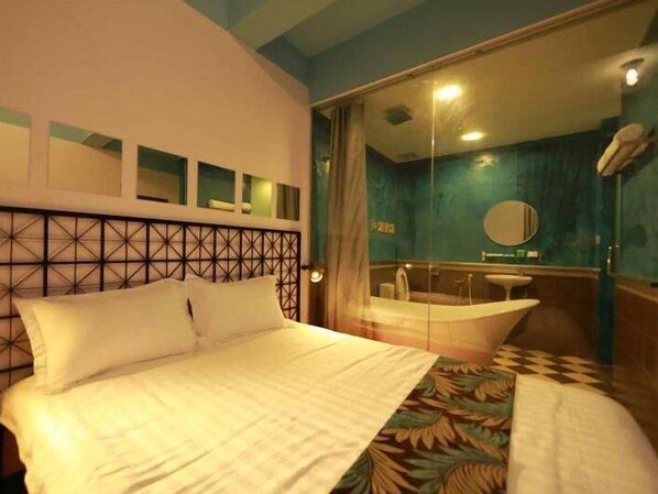 Superior Double Room, 1 King Bed, Non Smoking | Free WiFi - 1Fish Guardway (Dengkil)