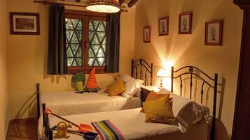 Casa, 2 camere da letto, vista giardino (Gli Ulivi) | Tende oscuranti, ferro/asse da stiro