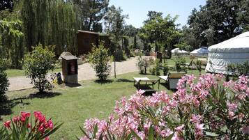 Tenda, 2 camere da letto, cucina, vista mare | Vista giardino