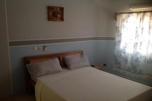 Habitació doble, 1 llit de matrimoni, no fumadors | Roba de llit d'alta qualitat i decoració individual