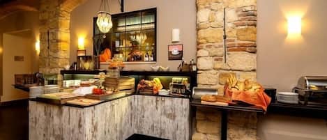 Se ofrece un desayuno bufé (300 CZK por persona)