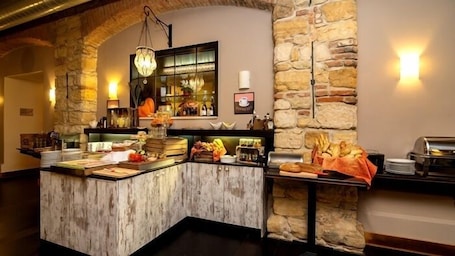 Daily buffet breakfast (CZK 300 per person)