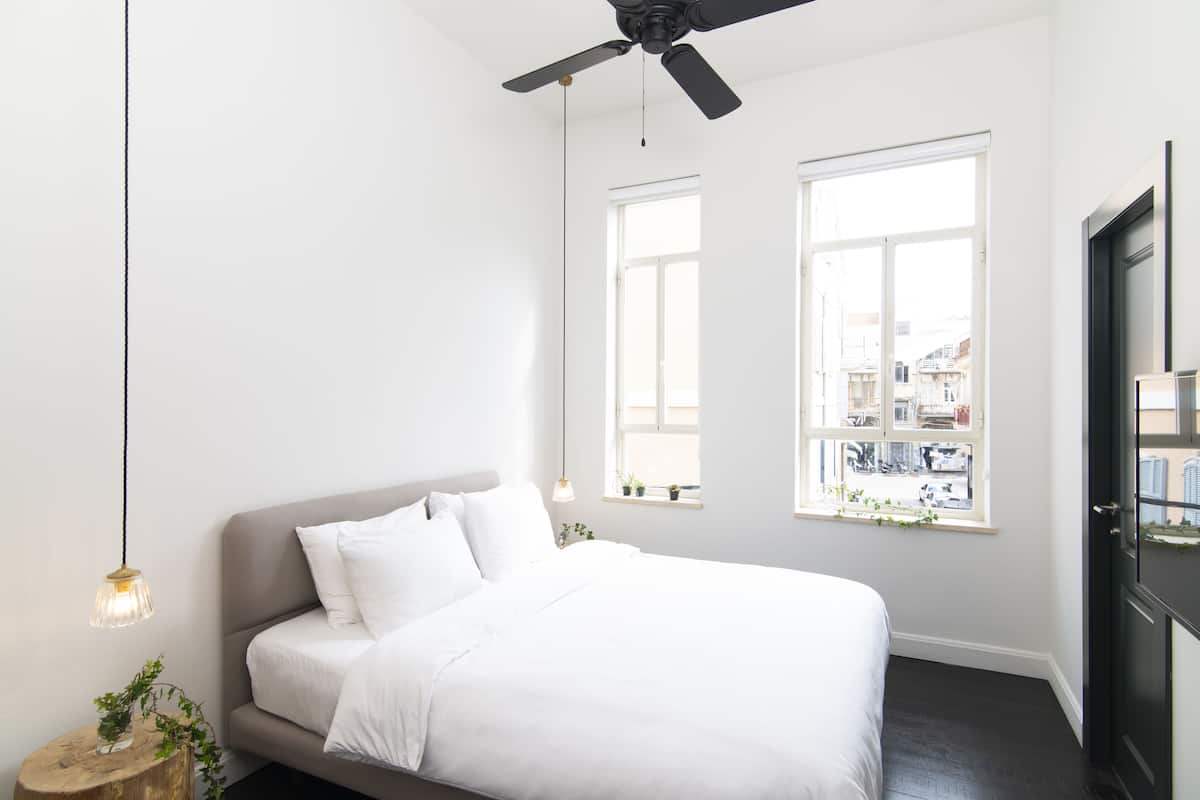 Quarto casal clássico, vista para a cidade | 5 quartos, roupas de cama premium, espaço de trabalho para notebook