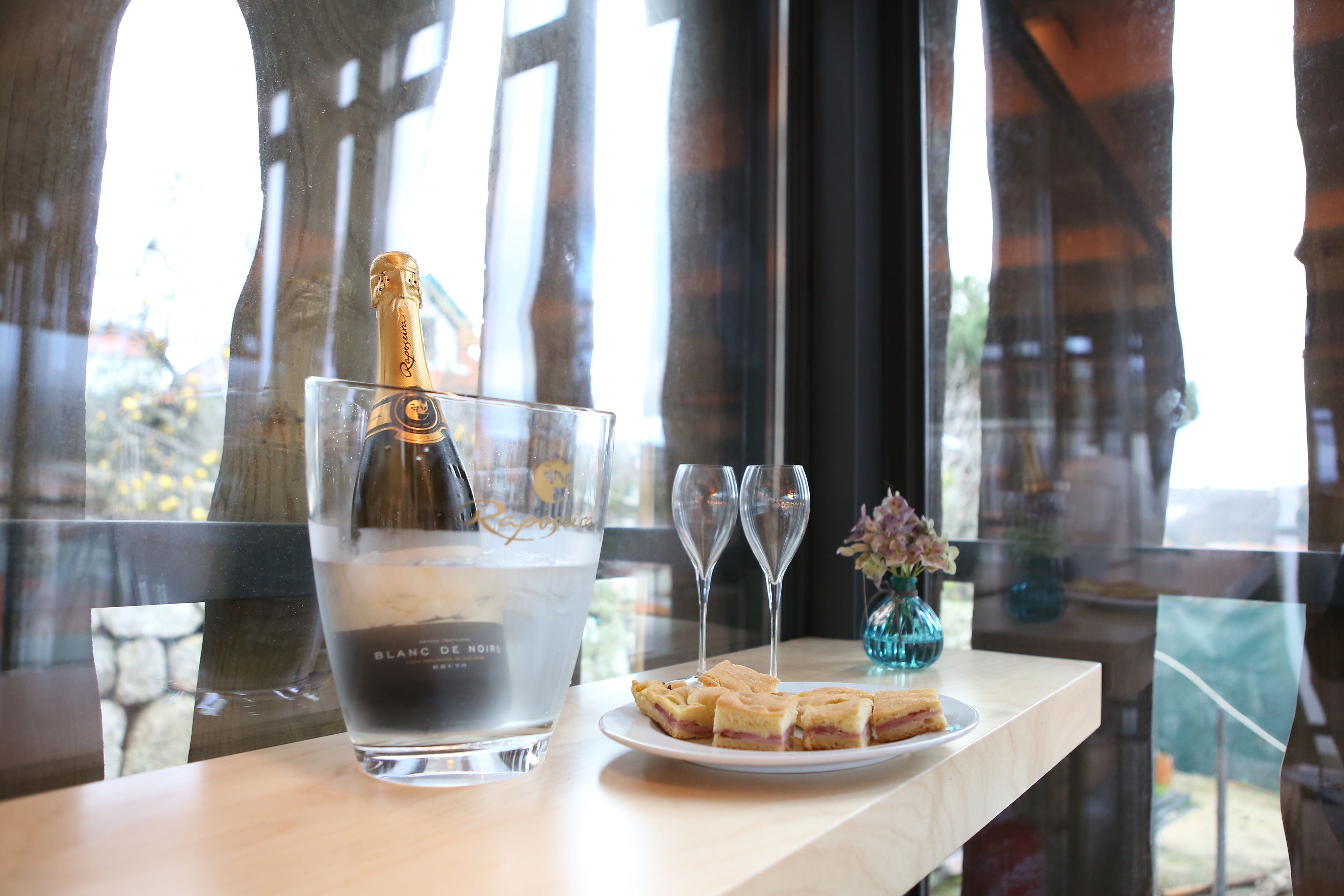 Foto - Muralha Charm House