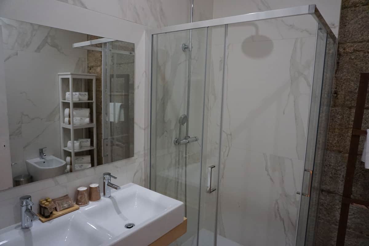 Queen Couple Room | Salle de bain