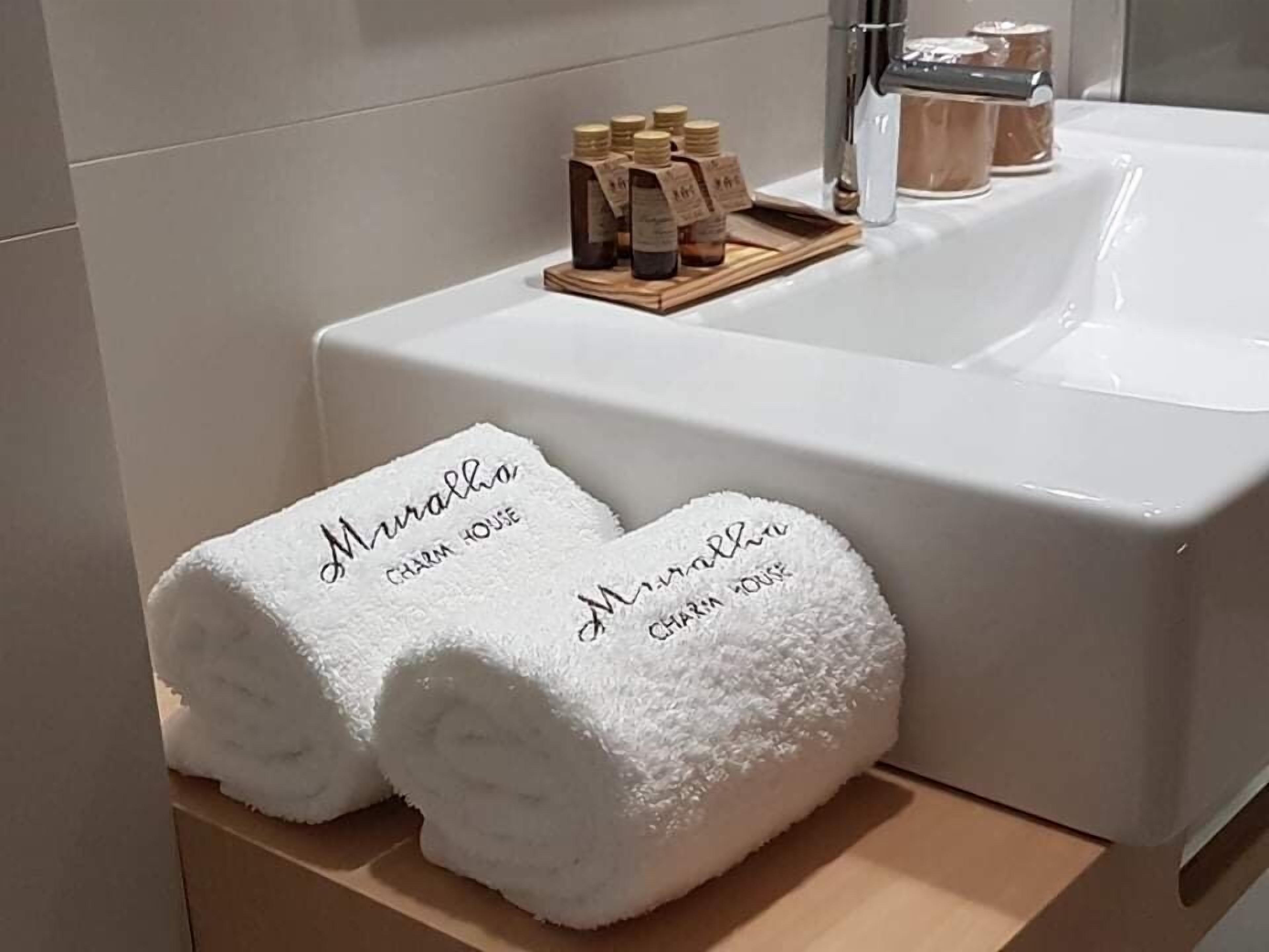 Foto - Muralha Charm House