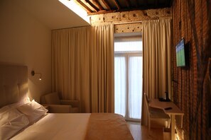 Queen Couple Room