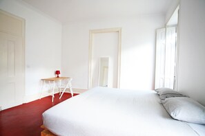 Superior-huone, jaettu kylpyhuone | Silitysrauta/-lauta, ilmainen Wi-Fi, vuodevaatteet