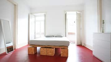 Superior kamer, gemeenschappelijke badkamer | Een strijkplank/strijkijzer, gratis wifi, beddengoed