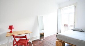 Iron/ironing board, free WiFi, bed sheets - Friendly Hills Bairro Alto - Hostel (Lisbon)