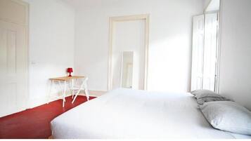 Iron/ironing board, free WiFi, bed sheets