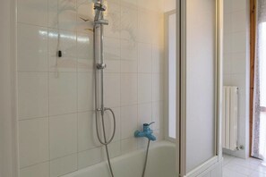 Appartement, 3 chambres | Salle de bain