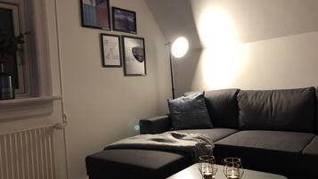 Apartment, Non Smoking | Living room | Flat-screen TV