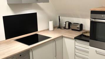 Apartment, Non Smoking | Private kitchen | Fridge, microwave, oven, stovetop