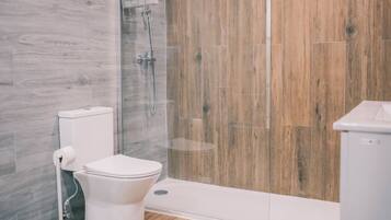 Apartment, 2 Schlafzimmer, Stadtblick | Badezimmer | Badewanne, Komfortbadewanne, Haartrockner, Bidet