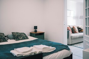 Apartment, 2 Schlafzimmer, Stadtblick | 2 Schlafzimmer, Verdunkelungsvorhänge, Bügeleisen/Bügelbrett