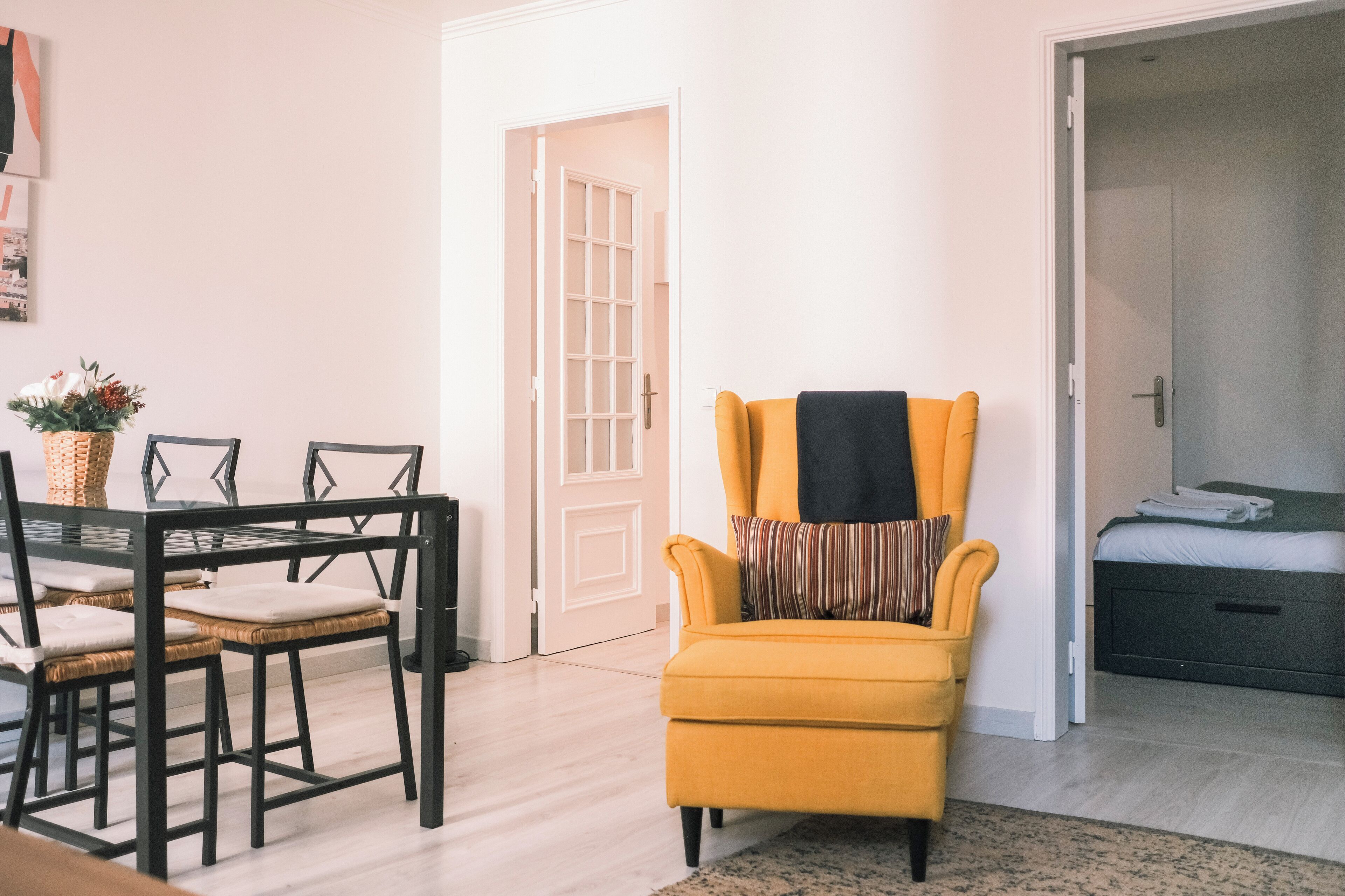 Apartment, 2 Schlafzimmer, Stadtblick | Wohnbereich | Flachbildfernseher
