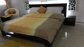 Departamento clásico, 1 cama matrimonial, con acceso para personas discapacitadas, para no fumadores | 1 habitación, decoración personalizada, muebles diferentes y escritorio