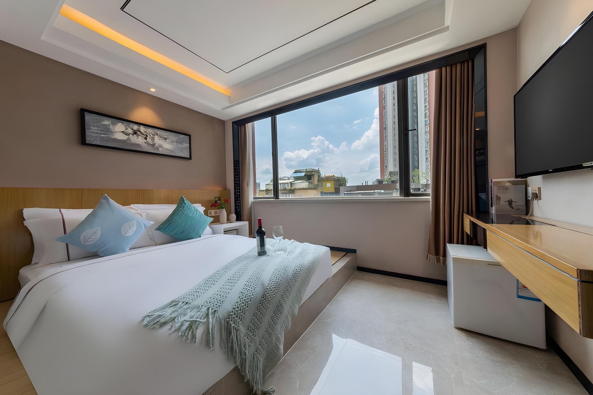 書桌、遮光窗簾/窗簾、摺床/加床 (收費)、免費 Wi-Fi