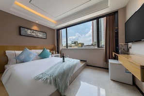 โต๊ะทำงาน, ผ้าม่านกันแสง, เตียงเสริม/เปล, Wi-Fi ฟรี