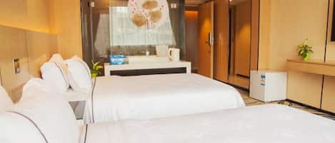 Deluxe Twin Room | Desk, blackout drapes, rollaway beds, free WiFi