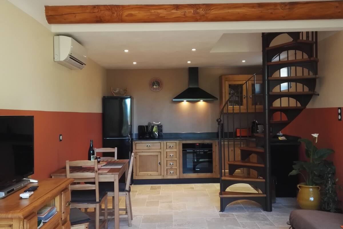 Apartment | Private kitchen | Coffee/tea maker, electric kettle