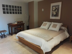 Room | Individually decorated, individually furnished, desk, iron/ironing board