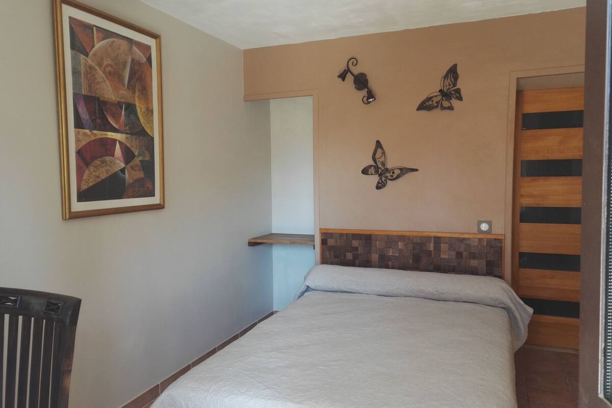 Room | Individually decorated, individually furnished, desk, iron/ironing board