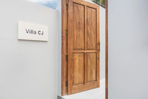 Pintu masuk hartanah