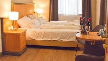 Double Room | Desk, free WiFi, bed sheets, wheelchair access