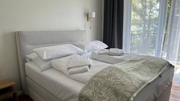 Doppelzimmer | Schreibtisch, kostenloses WLAN, Bettwäsche, Rollstuhlgeeignet