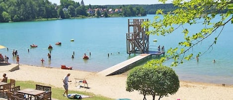 Una spiaggia nelle vicinanze