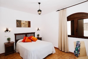 Habitación cuádruple familiar | Minibar, cunas gratuitas, camas supletorias y wifi gratis