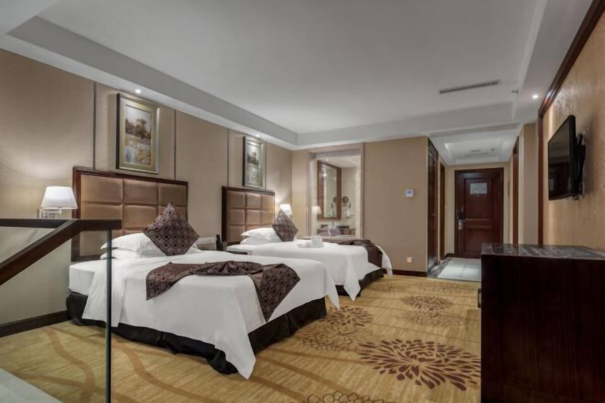 1 bedroom, premium bedding, in-room safe, desk