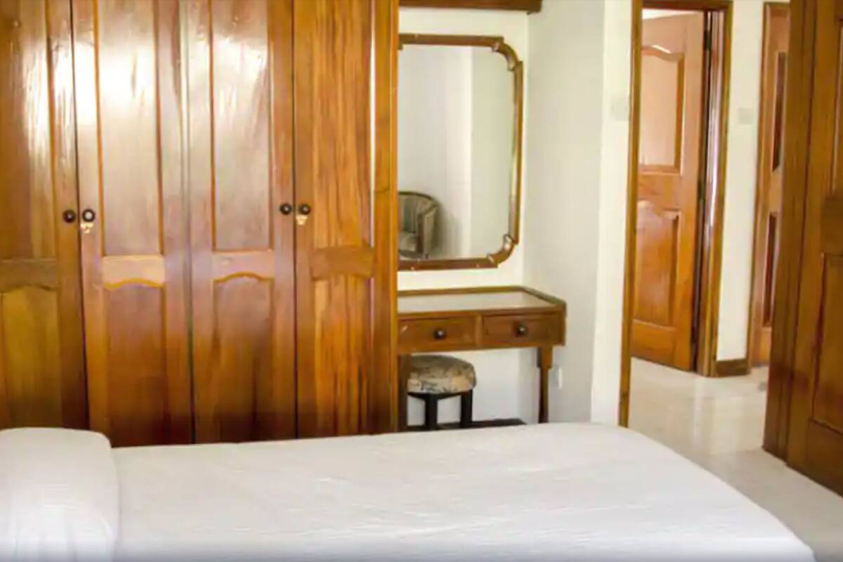 Habitación doble estándar, 2 habitaciones | Minibar, caja de seguridad en la habitación y escritorio 