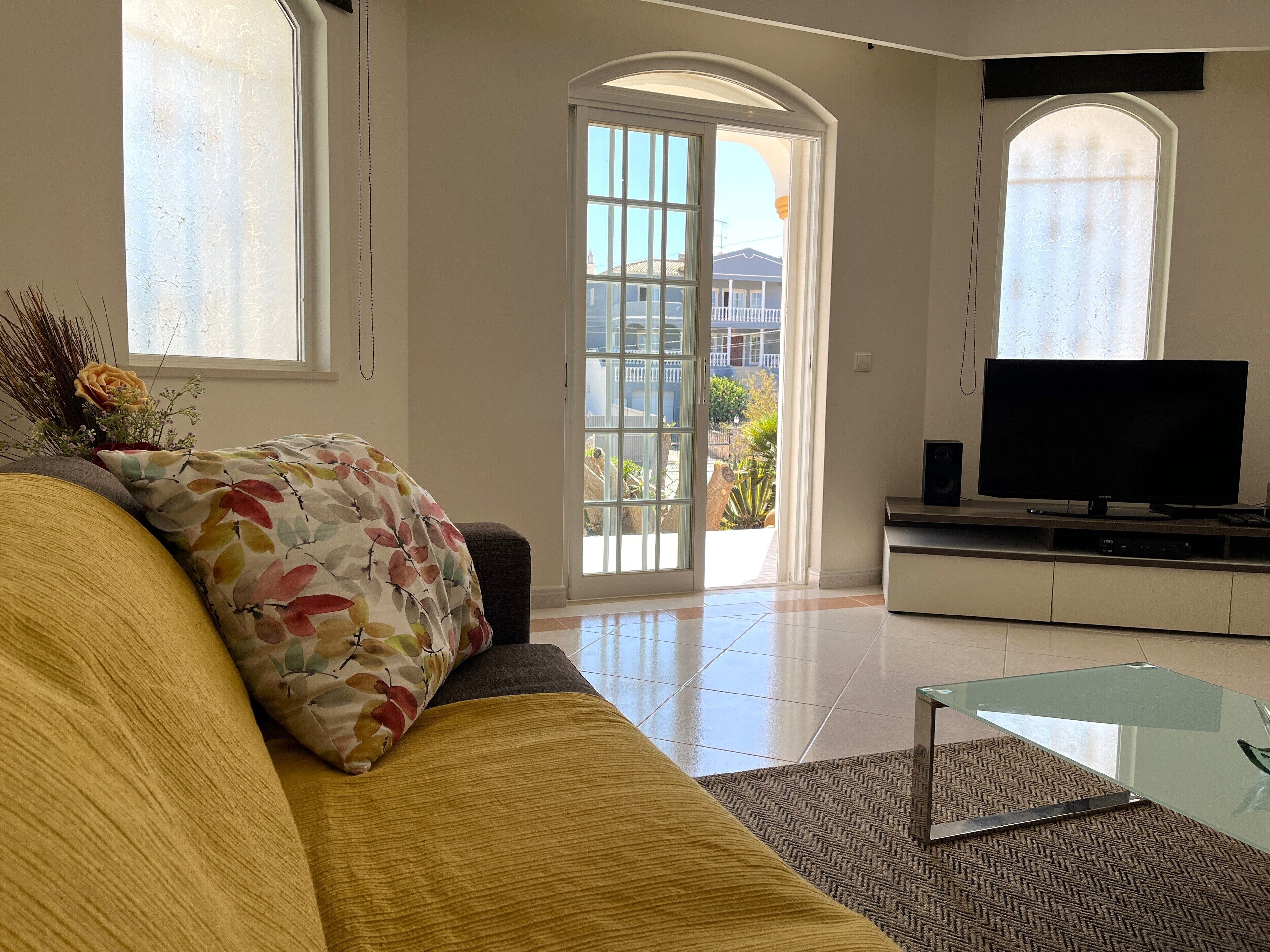 Apartamento, 3 habitaciones, terraza | Zona de estar | Una televisión de pantalla plana