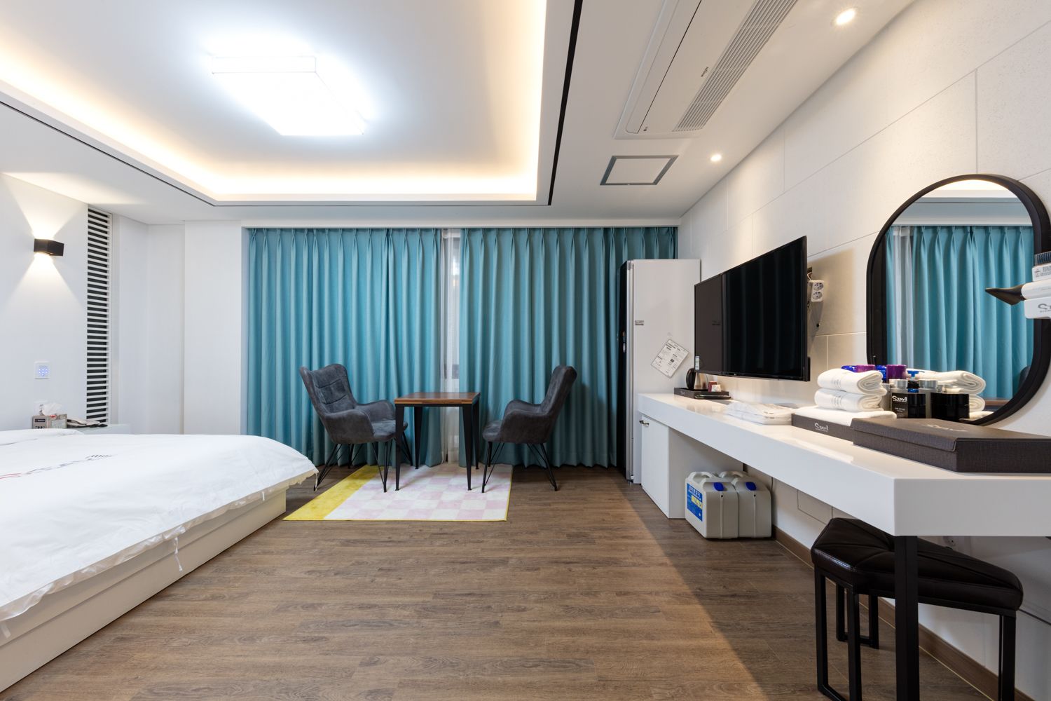 stay suite (air purifier) | individually decorated, desk, laptop workspace, blackout curtains